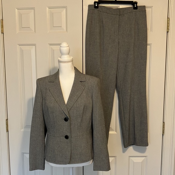 Kasper Other - NWOT Kasper Women M 8/10 2Pc Pantsuit 2-Button Jacket Pants Grey